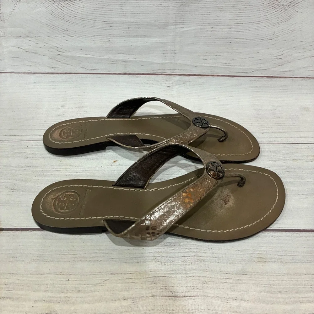 Tory Burch Thora Sandals Womens 8.5 Taupe Metallic Snake‎ Print Logo Medallion